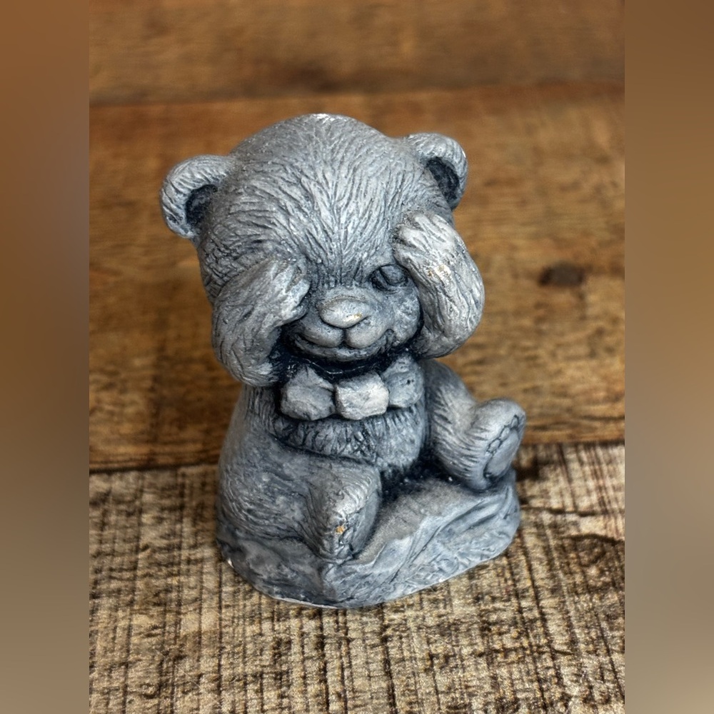 VTG Mt St Helens Hand Sculptured Volcanic Ash Peek a Boo Bear Figurine